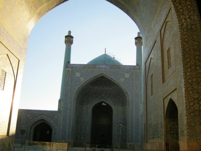 İsfahanın tarixi məscidləri çatlayır