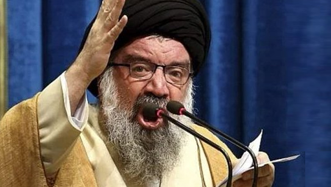 تهدید به اعدام از تریبون نماز جمعه؛ احمد خاتمی معترضان را «سربازان ترامپ» خواند