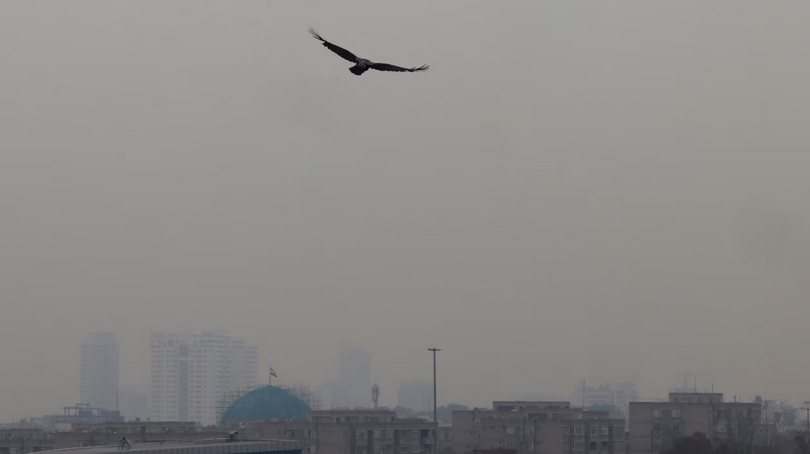 تعطیلی گسترده مدارس در ایران به دلیل تداوم بحران آلودگی هوا و شیوع آنفلوانزا