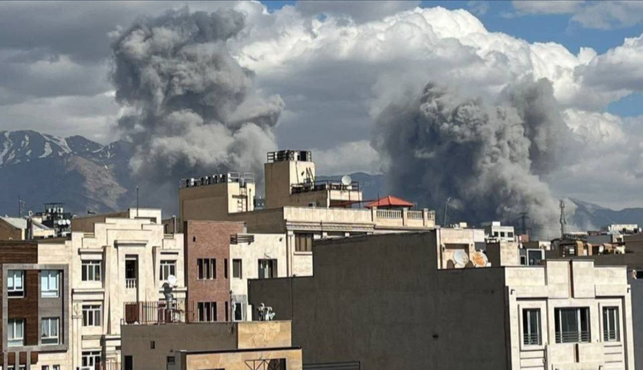 حملات شدید آمریکا و اسرائیل به تهران؛ ساختمان ستاد مشترک ارتش و پادگان ولیعصر سپاه بمباران شد