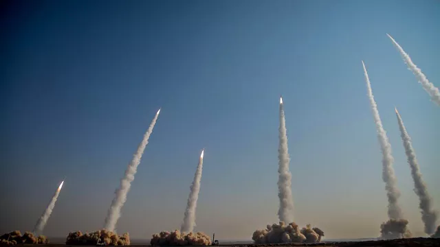 سخنگوی ارتش اسرائیل: ۹۹ درصد از ۳۰۰ موشک و پهپاد ایران با پدافند هوایی منهدم شدند