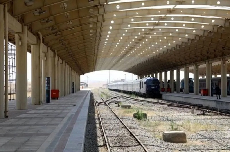 İsrail İranın dəmir yollarını vurmağa başladı