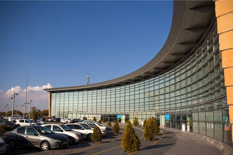 Shopping mall in Iran closed due to hijab regulations