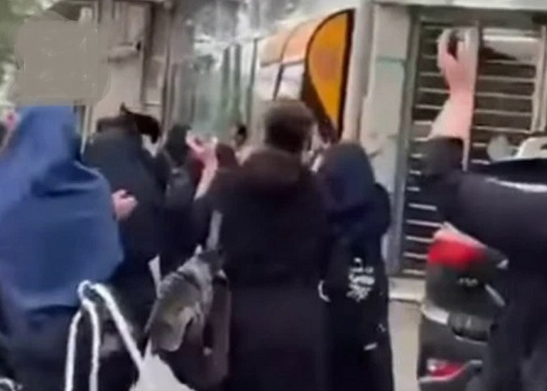 İranda şagirdlər etiraz aksiyası keçirdilər