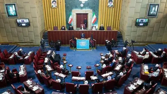 مجلس خبرگان رهبری بمباران شد | اعضا در حال شمردن رای بودند (ویدیو)
