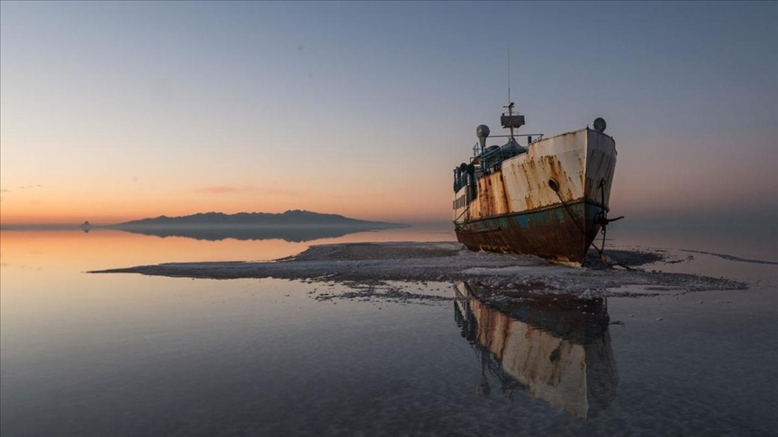 Water level in Lake Urmia rises by 1.40 cm following rainfall