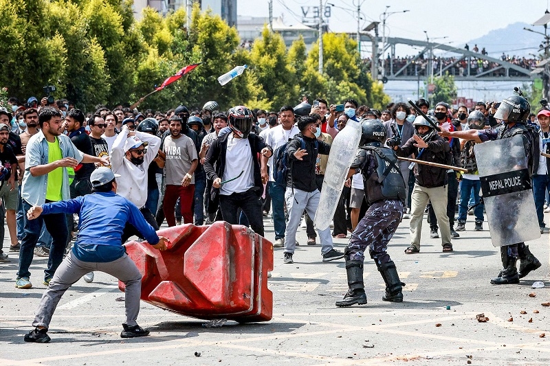 İran Nepala görə vətəndaşlarına xəbərdarlıq etdi