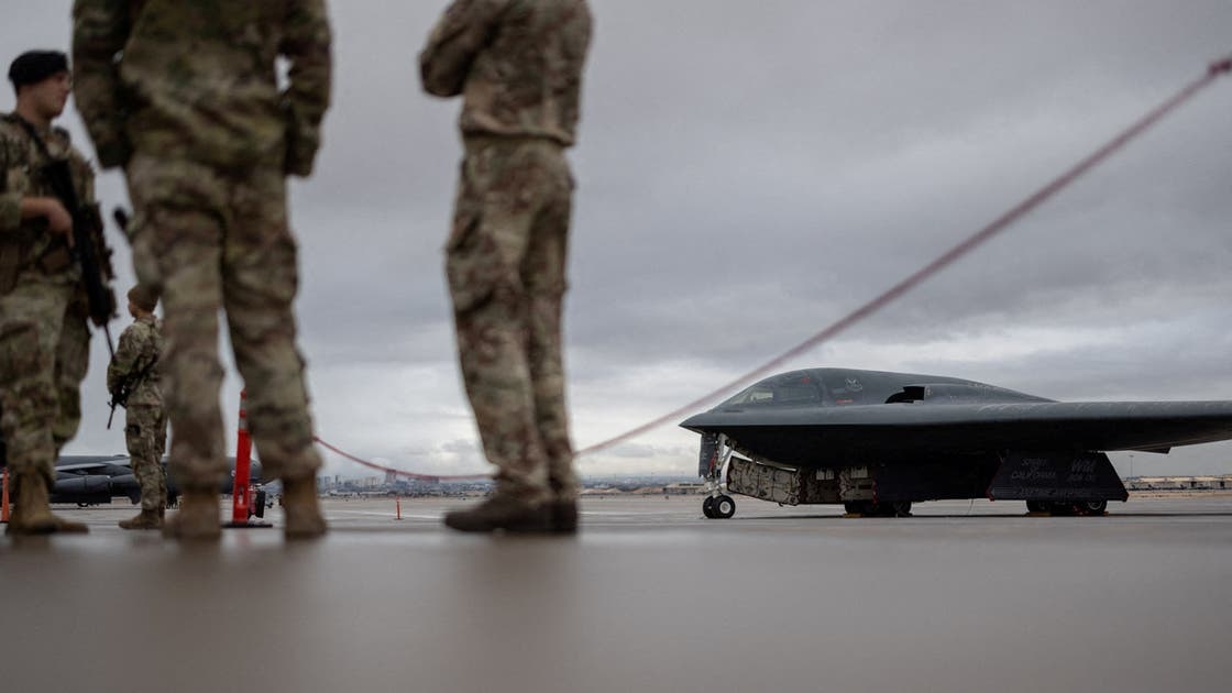 خلبانان بمب‌افکن B-2 چگونه خود را برای ماموریت آماده می‌کنند؟