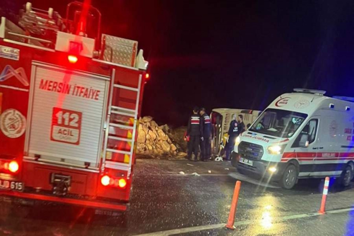 Türkiyədə avtobus qəzasında 9 nəfər ölüb, 30 nəfər yaralanıb
