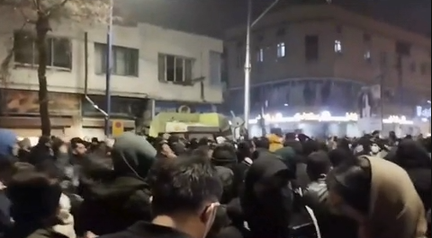 Gecə boyu Urmiyada etirazlar davam edib - VİDEO