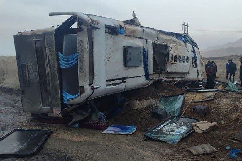 واژگونی اتوبوس با ۱۳ مصدوم در جاده اهر – کلیبر