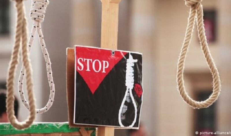 Two prisoners to be publicly executed in Iran
