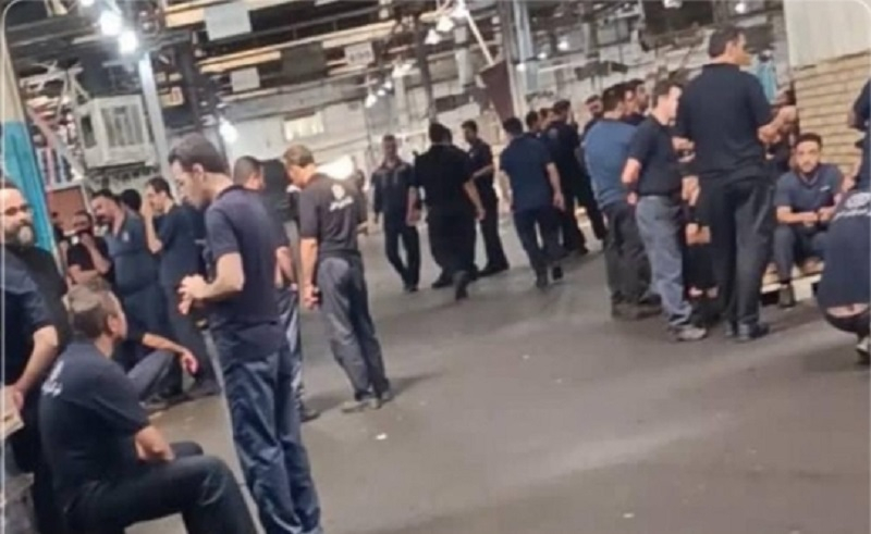 Təbrizli işçilər etiraz aksiyası keçirirlər