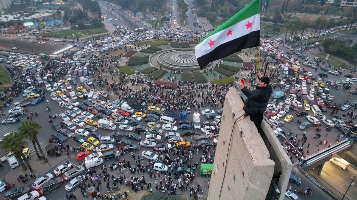 EU suspends energy and transport sanctions on Syria