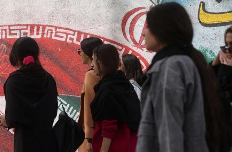 İranda hicab qaydalarını pozanlara bank xidmətləri göstərilmir