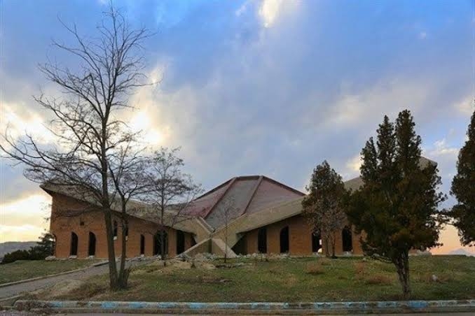 تخریب ساختمان قدیمی صدا و سیمای آذربایجان غربی