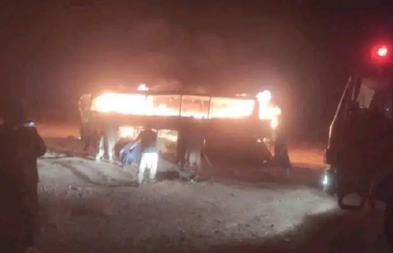 İranda qayıdan qaçqınların avtobusu yandı - Onlarla şəxs həlak oldu