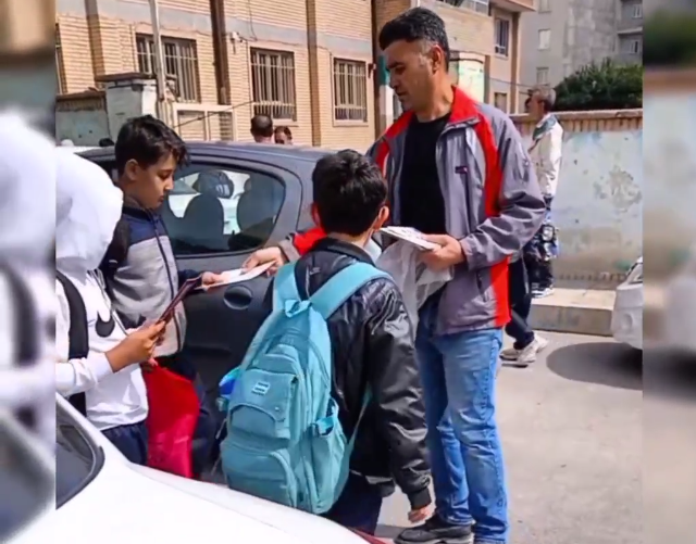 Səreyn  şəhərində onlarla türkcə kitabın paylanması
