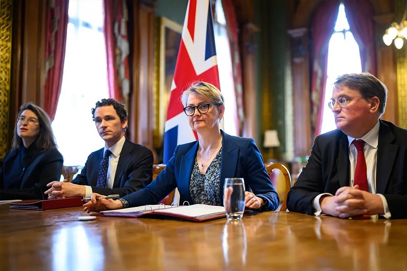 Britaniya XİN rəhbəri: Hörmüzdə rüsum qanunsuzdur