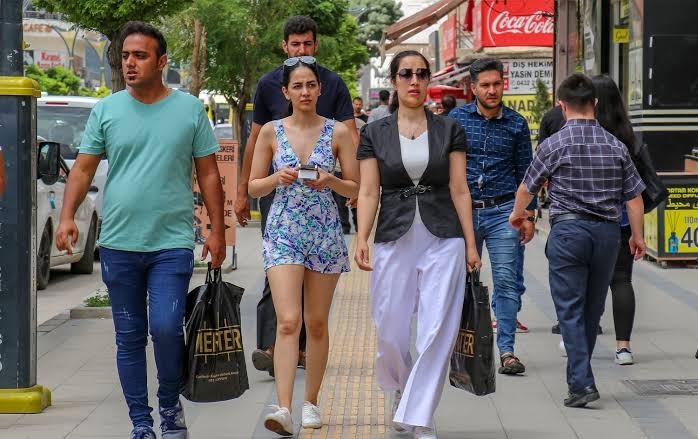 هشدار شهرداری وان درباره ازدحام بی‌سابقه گردشگران ایران