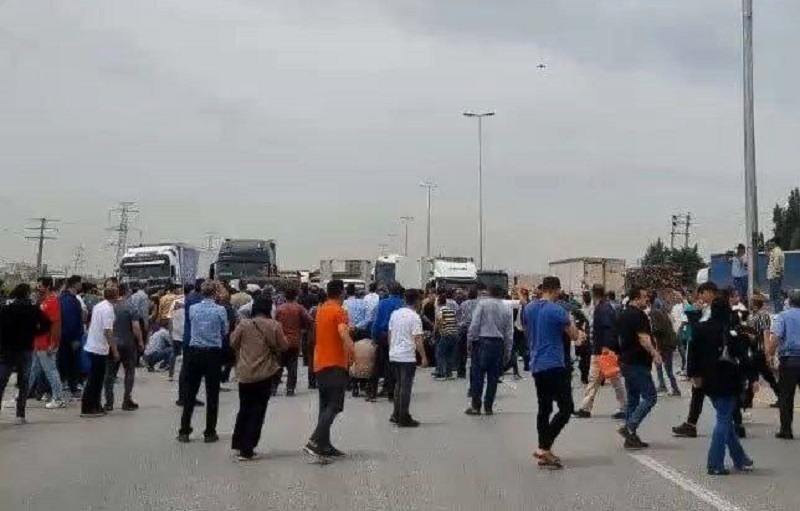 Protesters blocked highway in Qazvin