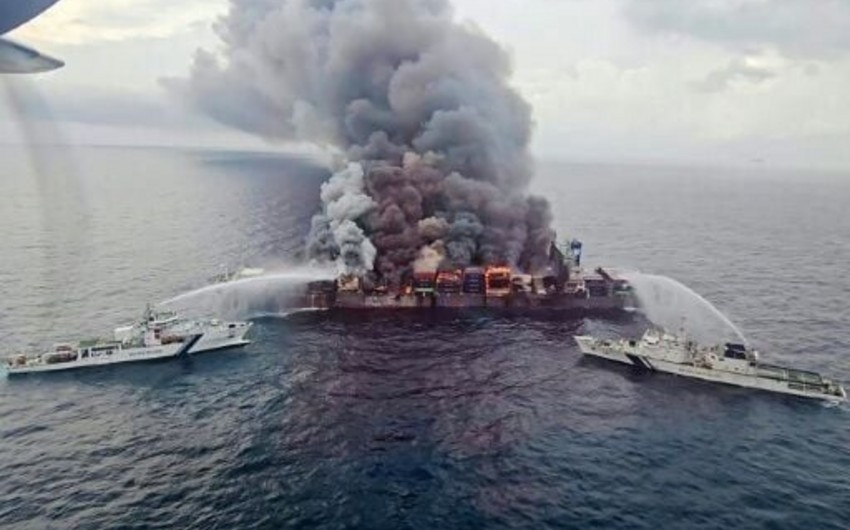 Massive fire engulfs 10 ships in southern Iran
