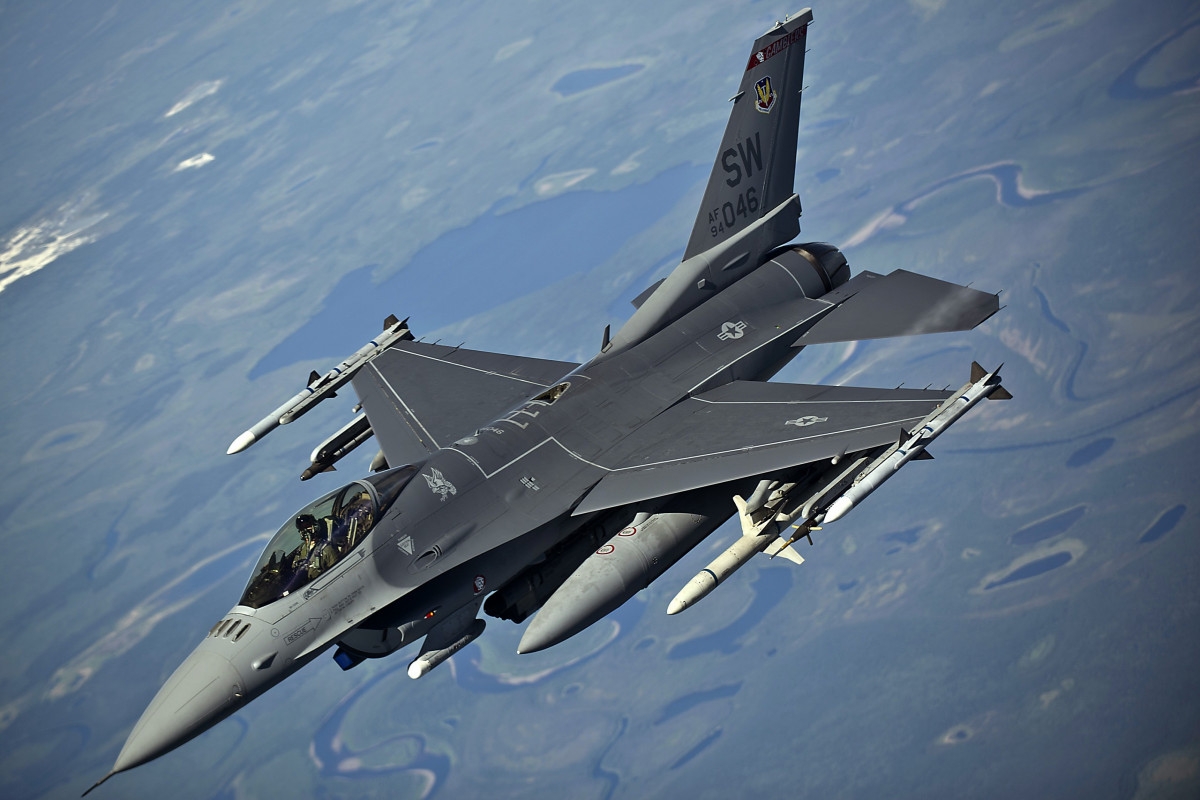 Niderland Ukraynaya F-16 qırıcılarını tədarük edəcəyi tarixi açıqlayıb