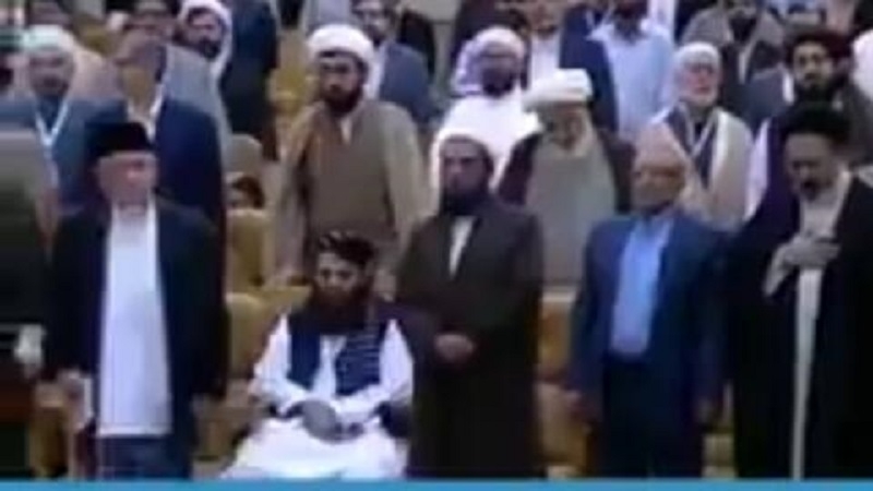 Taliban nümayəndəsi İran himninə görə ayağa qalxmadı