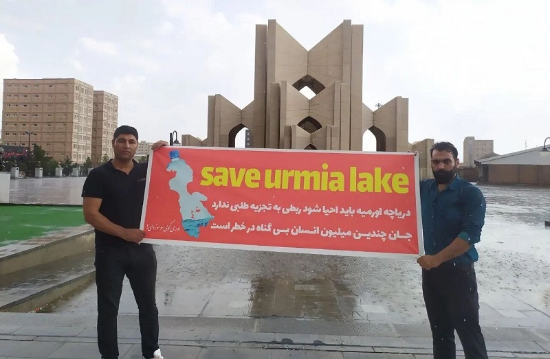 احضار «رحمان آذرمی‌راد» به اداره اطلاعات به دلیل اعتراض به خشکاندن دریاچه اورمیه