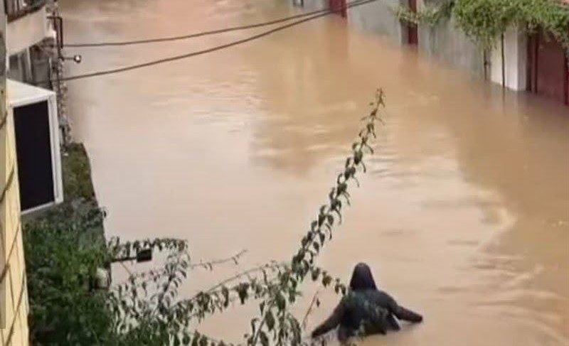 وقوع سیل در شهرستان آستارا؛ تخریب زیرساخت‌ها و مصدوم شدن ۲۰ نفر در اثر جاری شدن سیل
