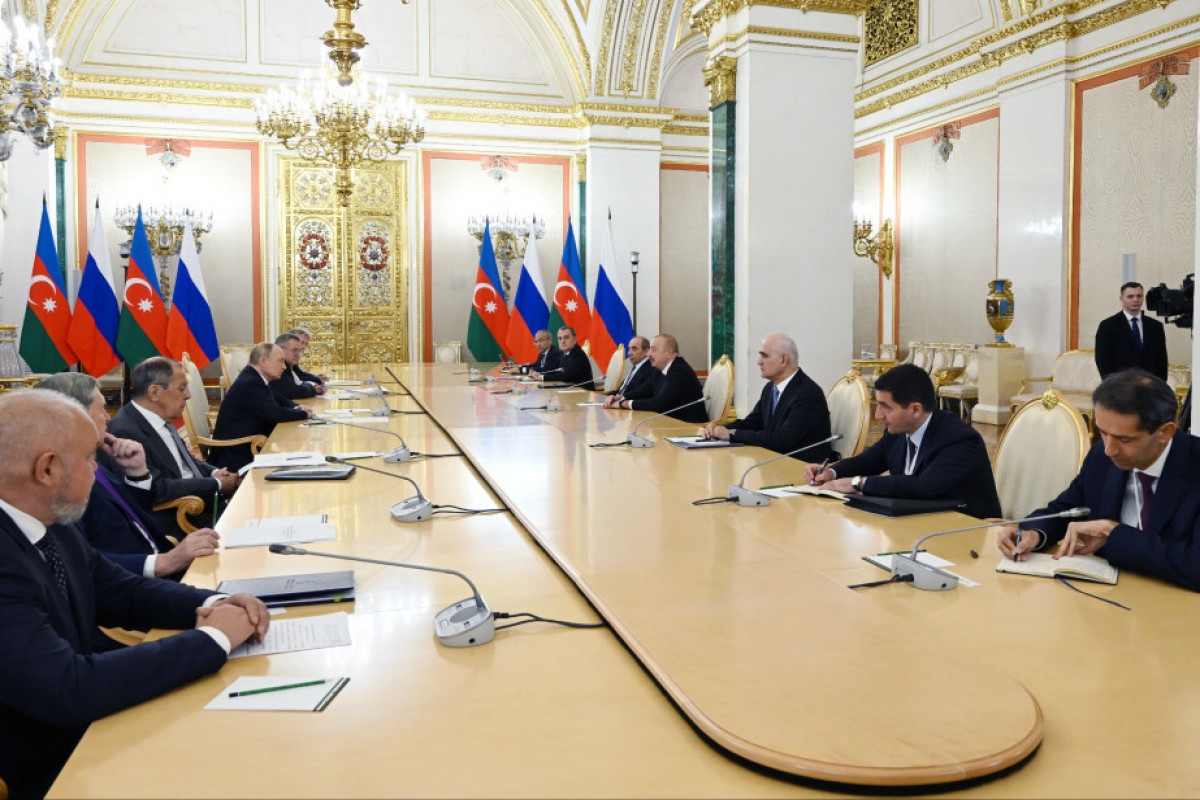 Vladimir Putin: Rusiya ilə Azərbaycan arasında münasibətlər müsbət inkişaf edir