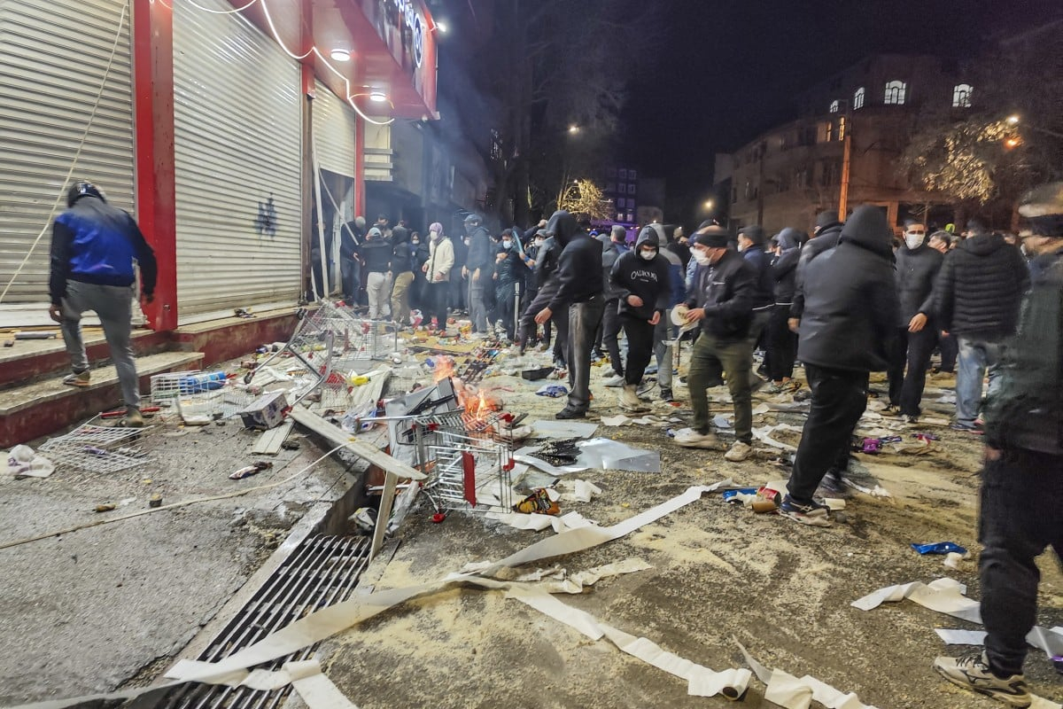 South China Morning Post: İran sosial inqilabın eşiyindədir