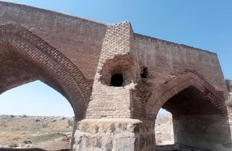 Ərdəbildə tarixi körpü dağıdılıb