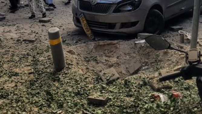 İranın raketi Ukrayna səfirliyinin yaxınlığına düşdü (Foto)
