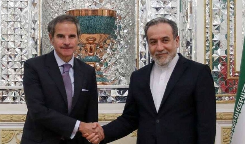 FM Araghchi speaks with IAEA's director general