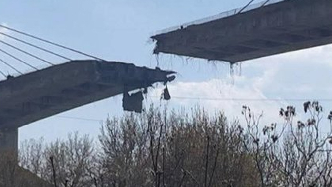 Tehran–Kərəc körpüsünün çökmə anı (Video)