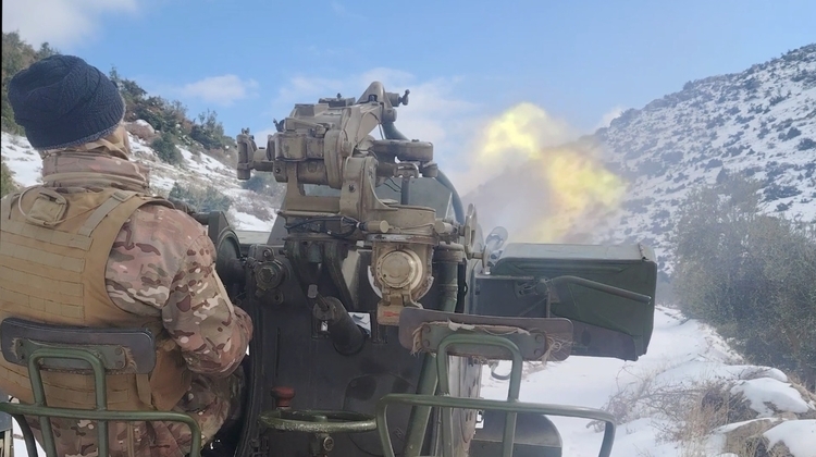 Syrian troops clashed with Hezbollah on the Lebanon border