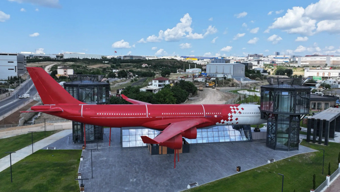 Türkiyədə Airbus təyyarəsi yanıb (Video)