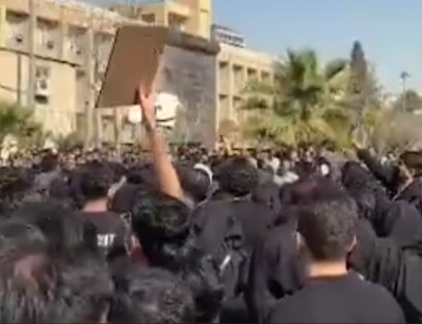 تجمعات ضدحکومتی در چند دانشگاه ایران؛ دانشجویان دانشگاه شریف تهران با نیروهای بسیج درگیر شدند