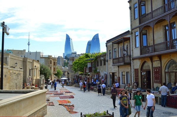 Çinlilər Azərbaycana kütləvi axın edir