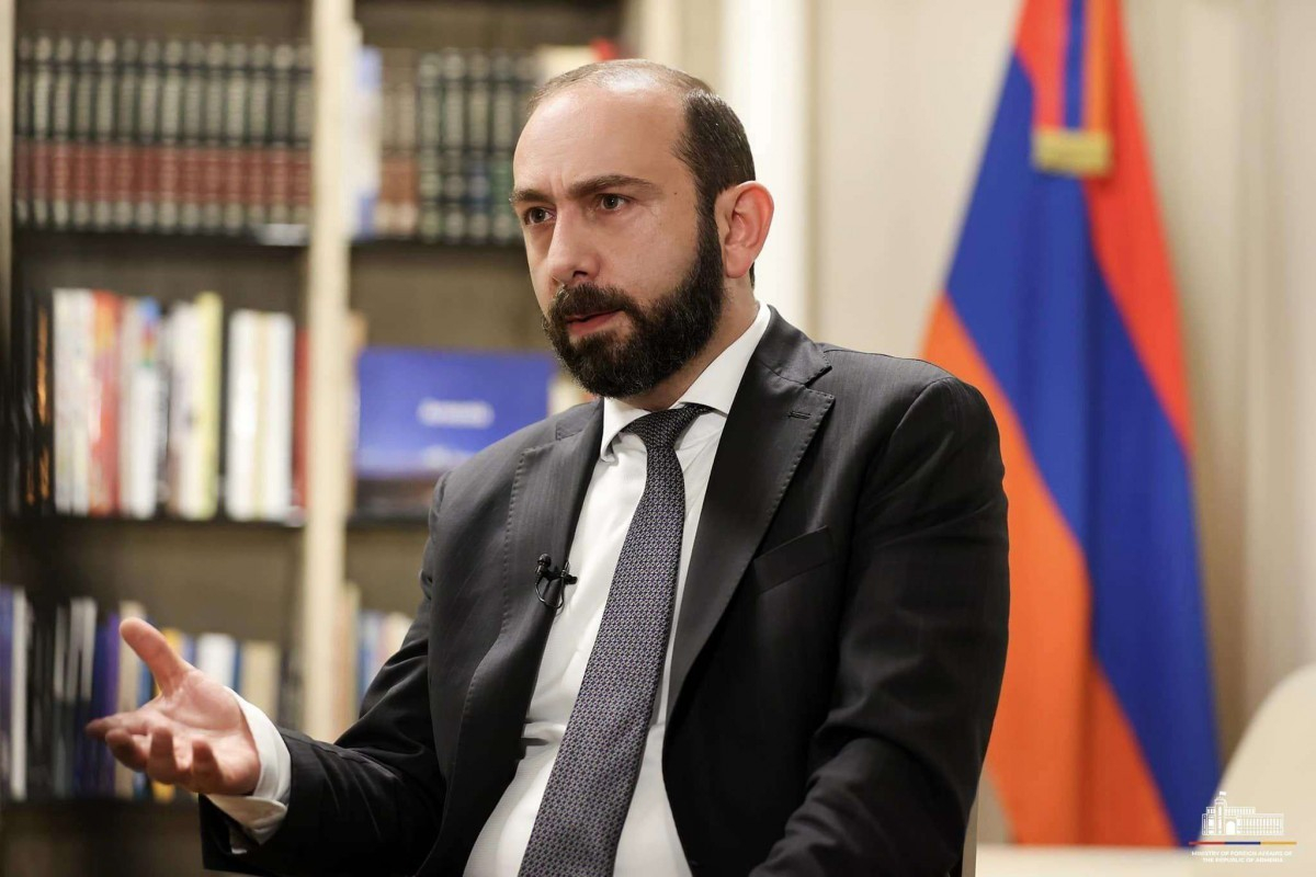 Ermənistan XİN rəhbəri rəsmi səfərlə İrana gedib