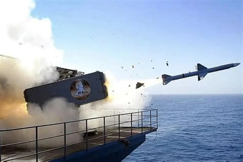 Amerika İranın aviadaşıyıcı gəmisini vurdu