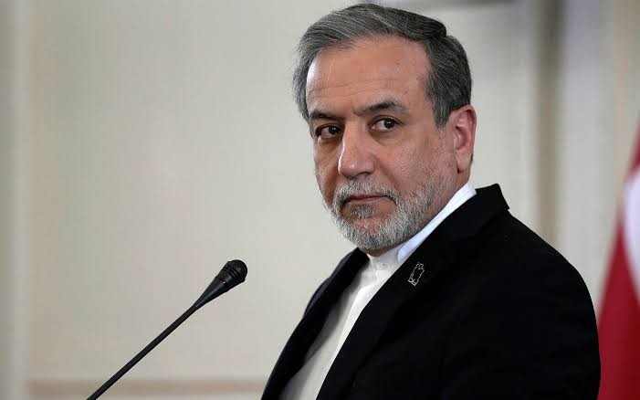 عراقچی می‌گوید قطع اینترنت «با یاری خدا انجام شد» تا ارتباطات «تروریست‌ها» قطع شود