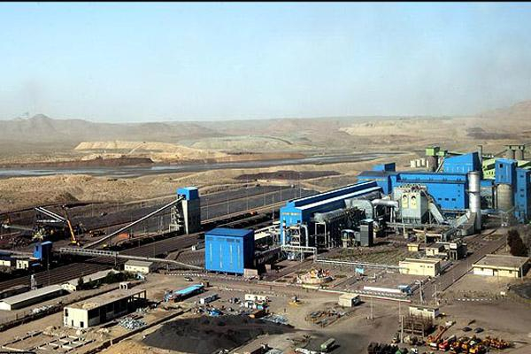 ABŞ və İsrail zərbələrindən sonra İsfahan polad zavoduna az sayda işçi geri qayıdıb