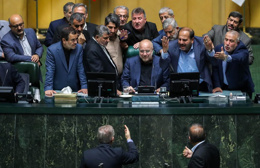 حمله تندروهای مجلس ایران به حامیان مذاکرات با آمریکا پس از انتشار پیام منسوب به مجتبی خامنه‌ای