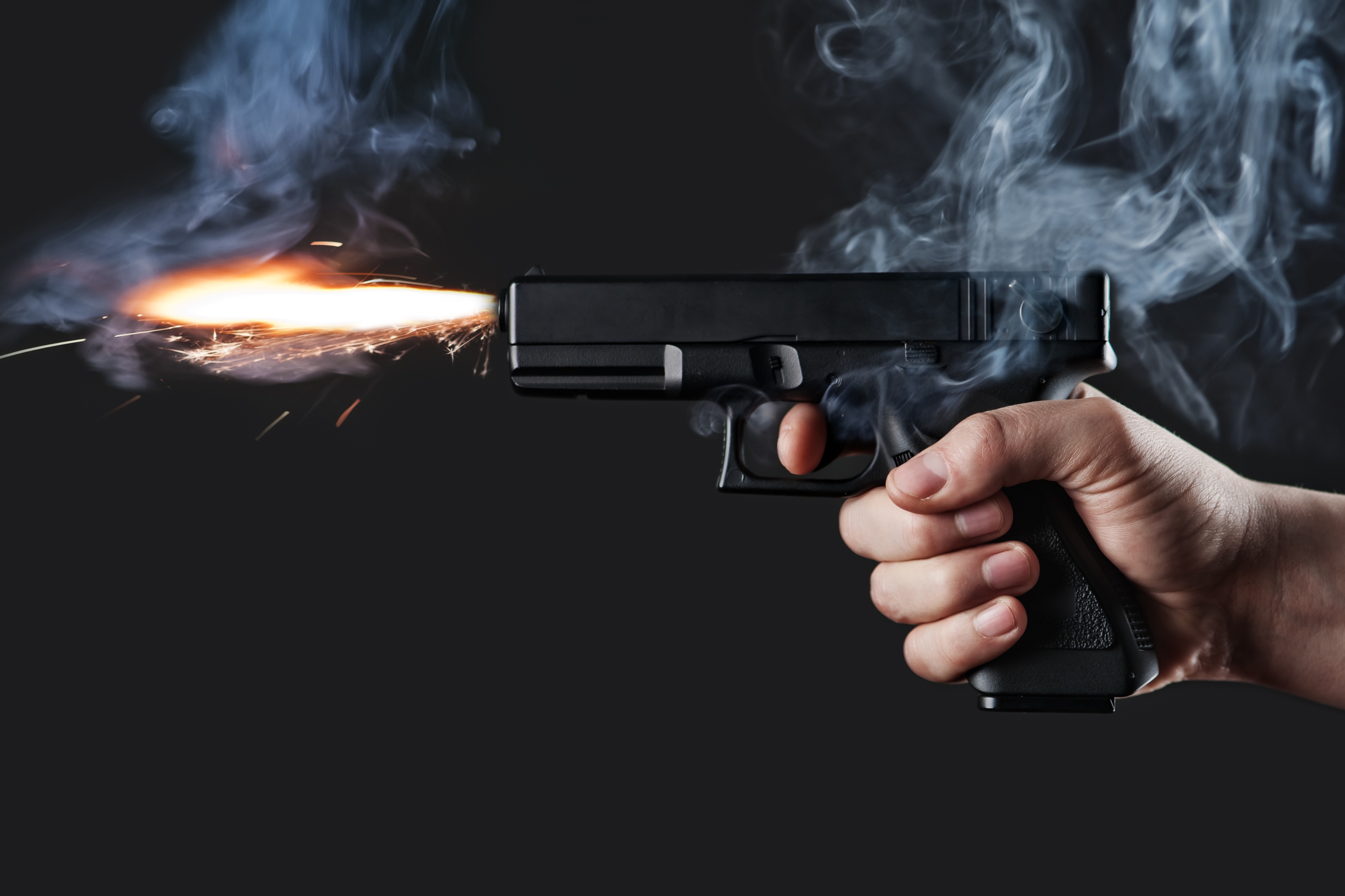 An armed attack on a dental clinic in Heris has resulted in deaths and injuries.