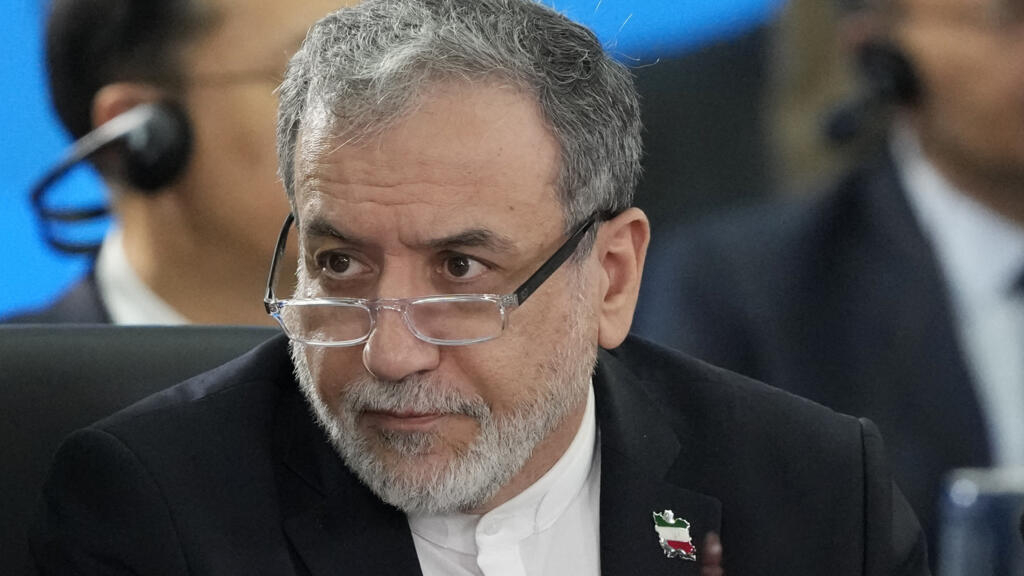 İranın xarici işlər naziri sanksiyalara və müharibə təzyiqlərinə baxmayaraq ölkənin sabit olduğunu bildirib