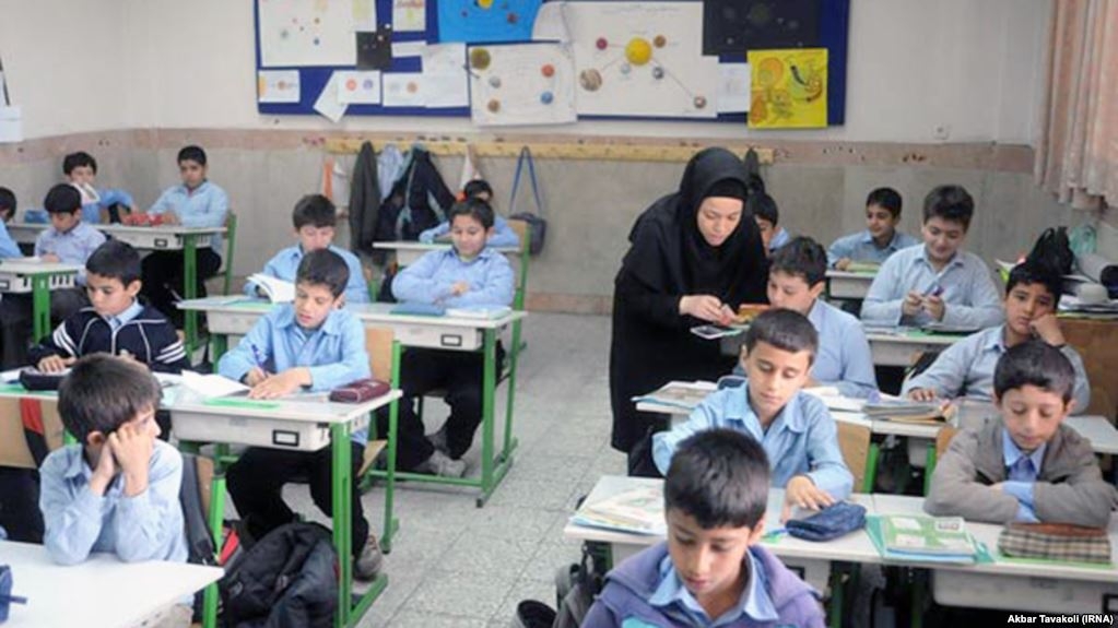 Iran closes schools and businesses as the energy crisis worsens