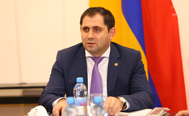 Erməni nazir İran səfiri ilə hərbi əməkdaşlığı müzakirə edib