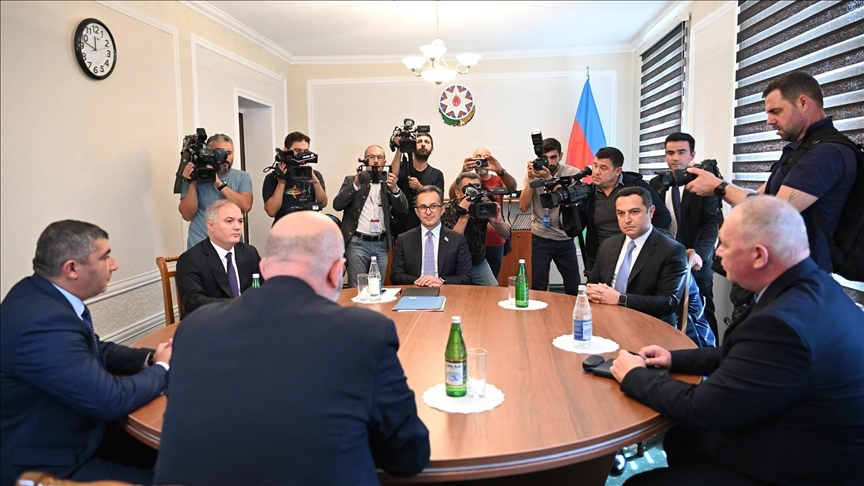 نشست مقامات آذربایجان و نمایندگان اقلیت ارمنی قارا‌باغ آغاز شد